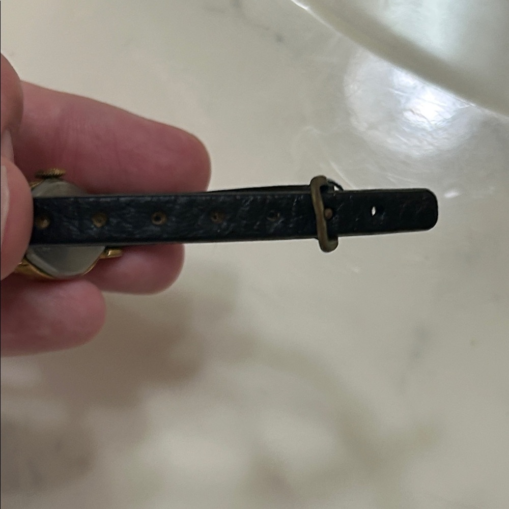 Vintage Timex Gold Case with Black Strap Watch - Picture 10 of 11